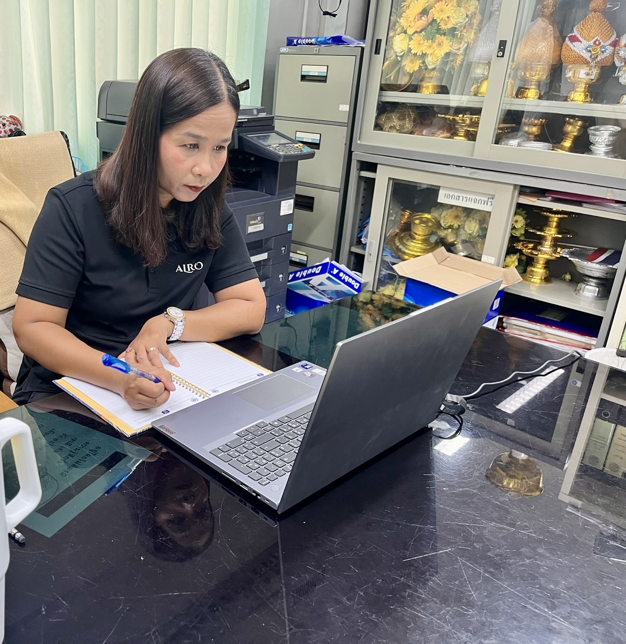 title - ปฏิรูปที่ดินจังหวัดเพชรบุรี มอบหมายให้ นางสาวนงลักษณ์ เล็กน้อย เจ้าพนักงานธุรการชำนาญงาน พร้อมด้วย เจ้าหน้าที่ส.ป.ก.เพชรบุรี ร่วมประชุมการสร้างความรู้ความเข้าใจให้กับผู้ใช้งานการจัดทำตัวชี้วัด และการประเมินการปฏิบัติราชการของข้าราชการพลเรือนสามัญ ในสังกัด ส.ป.ก. ผ่านระบบสารสนเทศทรัพยากรบุคคล (DPIS V.6) รอบการประเมินที่ 2 ประจำปีงบประมาณ พ.ศ. 2569